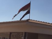 فيديو.. قارئ يرصد علم مصر ممزقا على مدرسة السلام الابتدائية بشبرا الخيمة