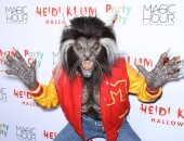 بالصور.. هيدى كلوم تتحول لـ"ذئب" احتفالا باعياد الهالوين