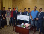 رئيس جامعة بنها يستقبل الطلاب الفائزين بالمركز الأول فى مسابقة الروبوت 
