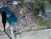 بالصور.. القمامة والأتربة بجوار رصيف شارع إبراهيم عبد الرزاق فى عين شمس