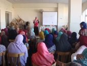 بالصور.. الهلال الأحمر ينظم ندوة إسعافات أولية لـ150طالبة بكلية بنات الأقصر