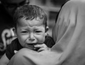لحظات الألم.. شاب مصرى يوثق أوجاع الأطفال من الحقن
