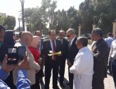 بالصور.. مستشار وزير الصحة تتفقد المستشفى العام ومركز أورام قنا