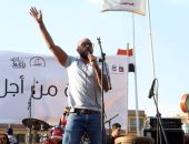 بالصور.. فرقة شارموفرز تتألق فى حفلها الفنى بجامعة عين شمس بأغنية "البوكسر"