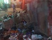امسك مخالفة.. تلال القمامة أمام مسجد عبدالعزيز بالزقازيق تهدد السكان