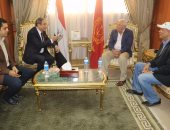 فى لقائه بـ محافظ بور سعيد.. رئيس قصور الثقافة:  "هنغنى للحياة" فى شوارع  المدينة