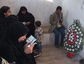 بالفيديو.. أسرة الشهيد "إسلام مشهور" تزور قبره: أبلغناه بالقصاص من قاتليه