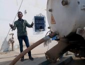 بالصور.. منطقة بلبيس الصناعية تعتمد على "سيارات الكسح" فى الصرف