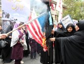  بالصور.. حرق العلم الأمريكى خلال تظاهرات ضد ترامب أمام سفارة أمريكا بطهران