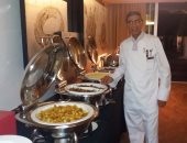 شاهد.. "شيف" الأهلى يُجهّز مأدبة غذاء الأحمر قبل نهائى إفريقيا