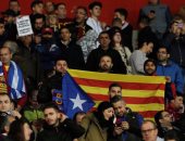 جماهير برشلونة تستعد لتوجيه رسالة سياسية أمام أشبيلية