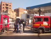 بالصور.. الدفع بـ6 سيارات إطفاء للسيطره على حريق سيارة بمحطة وقود ببنها
