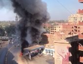 قارئ يشارك بفيديو لاشتعال النيران بسيارة داخل محطة وقود فى بنها