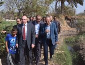 أهالى الواسطى يحتفلون ببدء تنفيذ مشروع الصرف MBR..والمحافظ يوقع "علشان تبنيها"