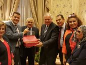 بالصور.. لجنة العلاقات الخارجية بالبرلمان تكرم السفير محمد العرابى 