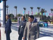 بالصور.. أحمد أبو هشيمة يصل مركز المؤتمرات للمشاركة بمنتدى شباب العالم