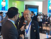  نجيب ساويرس يصل منتدى شباب العالم للمشاركة فى جلسة ريادة الأعمال 