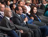 السيسى في لقاء مفتوح مع شباب العالم من شرم الشيخ: مواجهة الإرهاب تشمل القضاء على الفقر والجهل والتطرف.. ودول تستخدمه للقضاء على أخرى.. إيمانى عميق بالشباب.. الأصل هو السلام وتجربتنا فيه رائدة.. والحرب استثناء