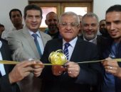 رئيس جامعة المنيا يفتتح معرضى "الدائرة بين الدلالة والإيحاء" و"صدأ"