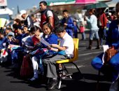 بالصور.. تظاهرة لطلاب بالمكسيك تطالب بإعادة بناء مدارسهم جراء الزلزال