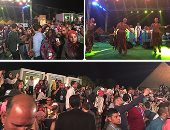 شرم الشيخ "كامل العدد".. احتفالية لشباب المنتدى على أنغام "سهر الليالى".. السيسى يتفقد معرضا للحرف اليدوية ويسأل العارضين عن تطوير الصناعة وكيفية دعمهم.. غادة والى: الرئيس اشترى بعض المقتنيات ودفع ثمنها