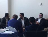 الشاب خالد وأحمد حلمى ومحمد السعدى فى غرفة تحضيرات منتدى شباب العالم