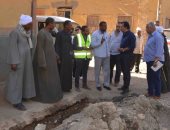 بالفيديو والصور .. محافظ الأقصر يتفقد خطط المشروعات الجديدة والمدارس بمدينة إسنا