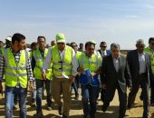 بالفيديو.. وزير الكهرباء يتفقد أكبر مشروع فى مصر للطاقة الشمسية بأسوان