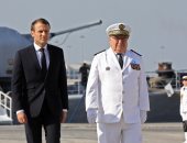 بالصور.. الرئيس الفرنسى يزور القاعدة البحرية فى أبوظبى