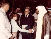 شاهد.. صورة نادرة لرئيس وزراء كندا فى طفولته مع الشيخ زايد مؤسس الإمارات