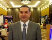 أستاذ كبد يحذر مرضى ارتجاع المريء من المشروبات الغازية والأكل قبل النوم