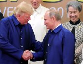 بالصور.. بوتين وترامب يتصافحان فى قمة "أبك" بفيتنام
