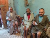 بالفيديو والصور.. 3أشقاء معاقين يناشدون محافظ سوهاج بفتح محل لإنقاذهم حياتهم