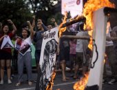 بالصور.. اشتباكات بين الشرطة الفلبينية ومحتجين ضد زيارة ترامب إلى مانيلا