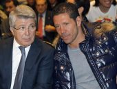 رئيس أتلتيكو مدريد يدعم سيميونى رغم تراجع النتائج 