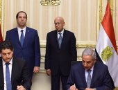 شريف إسماعيل لرئيس وزراء تونس: مبروك التأهل للمونديال ويارب منقابلش بعض (صور)