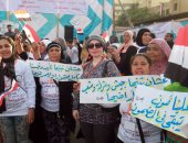 صور وفيديو.. مسيرة للباعة الجائلين بشبرا تطالب السيسي بالترشح لولاية ثانية