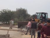 حملة مكبرة ﻹزالة التعديات على طريق الموت بالبحيرة بعد مصرع 7 تلاميذ.. صور