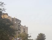 بالصور.. أعمدة إنارة مضاءة نهاراً بشارع مكرم عبيد فى مدينة نصر