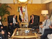 وزير النقل يلتقى سفير الدنمارك بالقاهرة لبحث الفرص الاستثمارية