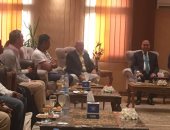 وفد من المستثمرين الدوليين والأفارقة يزور قناة السويس ويلتقى مهاب مميش