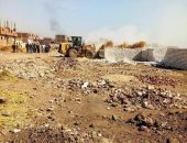 محافظ سوهاج: إزالة 27 حالة تعدى على الأراضى الزراعية بمدينة أخميم