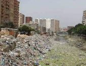 شكوى من تراكم القمامة بترعة المحمودية فى محافظة الإسكندرية