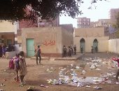صور انتشار القمامة داخل مدرسة عمر مكرم بشبرا الخيمة