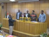 تسليم 26 وحدة سكنية للأولى بالرعاية بمركز أبو قرقاص فى المنيا