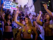 صور.. مظاهرة نسائية فى البرازيل ضد قانون تجريم الإجهاض