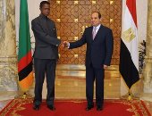 إجراءات أمنية بطريق القاهرة الإسماعيلية استعدادا لزيارة رئيس زامبيا