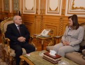 العصار يبحث سبل إعادة هيكلة شركات الإنتاج الحربى مع وزيرة التخطيط