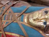 الآثار تعلن كشف تابوت خشبى بداخله مومياء يعود للعصر اليونانى الرومانى 