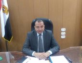 رئيس جامعة بنى سويف يكرم العاملين المتميزين بالجامعة